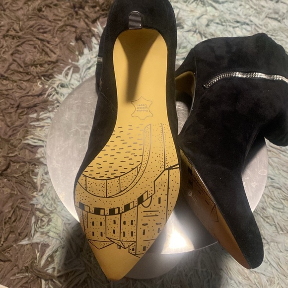 NWOT BLACK SUEDE BELLA VITA DANIELLE BOOTIES - Picture 7 of 16